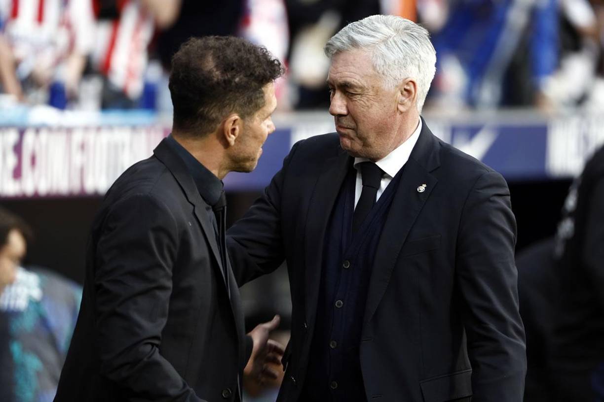 El Atlético no le hizo pasillo al Real Madrid, pero Diego Simeone tuvo un gran gesto con Carlo Ancelotti.