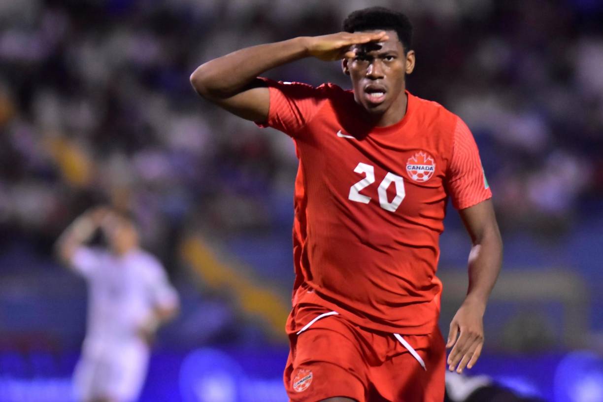 La celebración del delantero del Lille francés tras su gol que significó el 0-2 de Canadá en Honduras.