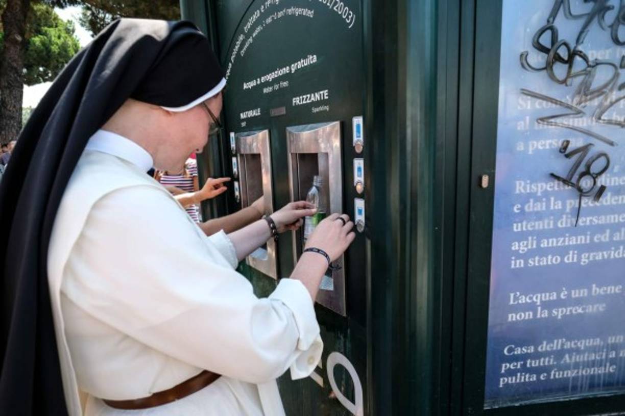 Por su parte, el Real Instituto Meteorológico holandés decretó el código amarillo en toda la mitad sur del país para el viernes y fin de semana y prevé que las máximas se sitúen entre 30 y 35 grados centígrados.