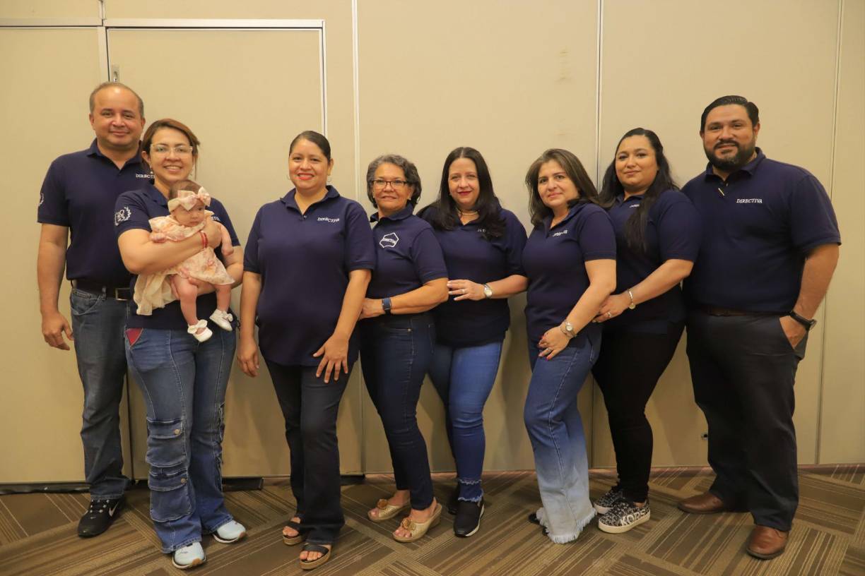 José Roura, Melissa Sarmiento, Kristhianne Salgado, Yalile de Romero, Ingrid Carson, Karla Banegas, Maudy Sánchez y Juan C. Vijil