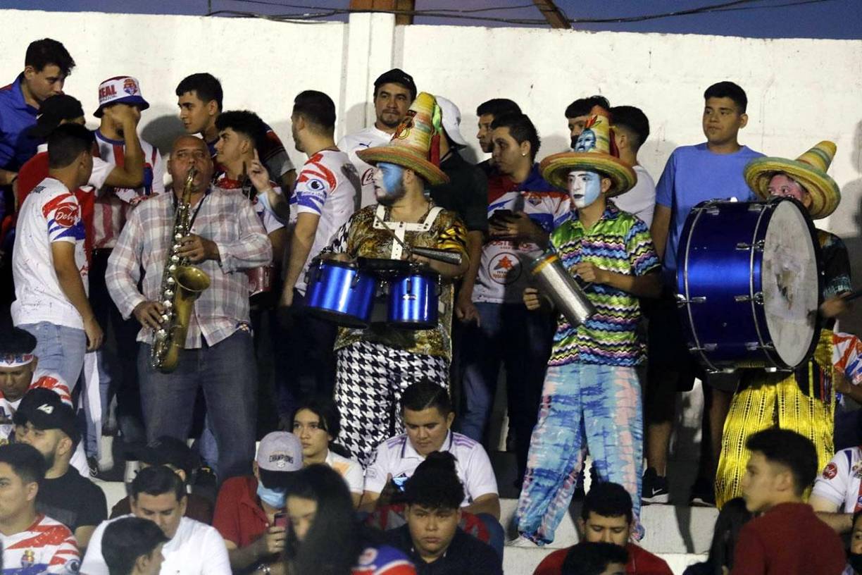 Ambientazo y lindas chicas en la final Real Juventud-Juticalpa FC