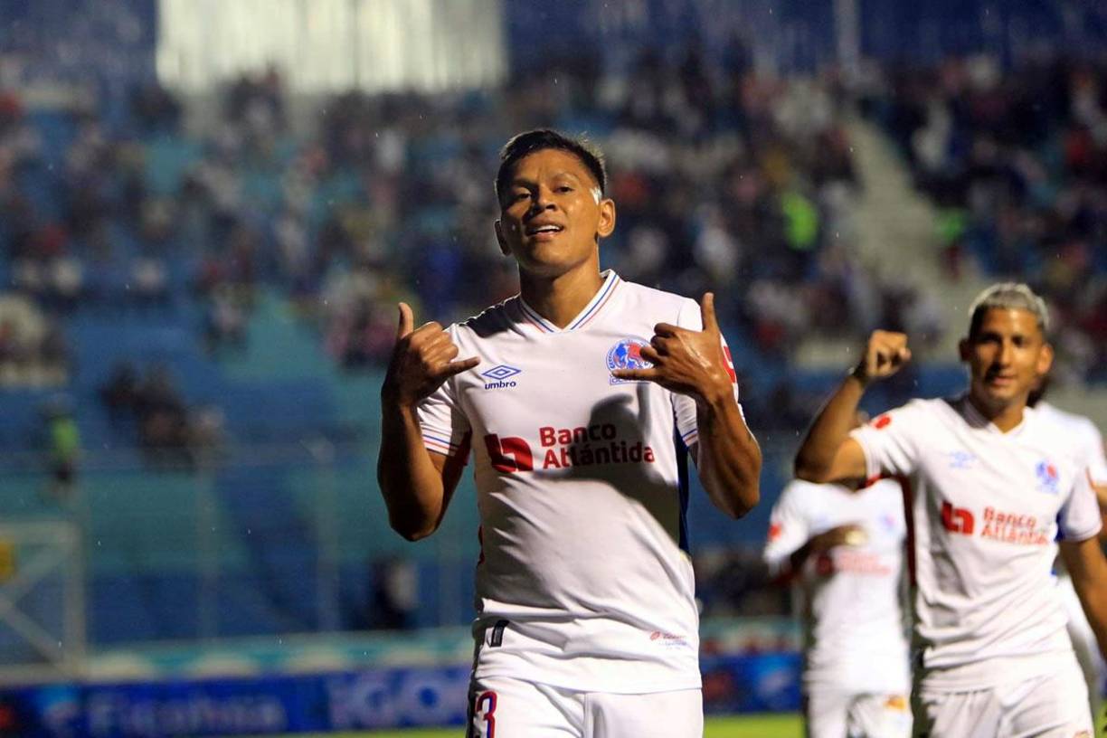 La celebración de Brayan Moya tras su gol en el primer tiempo del partido ante Olancho FC.