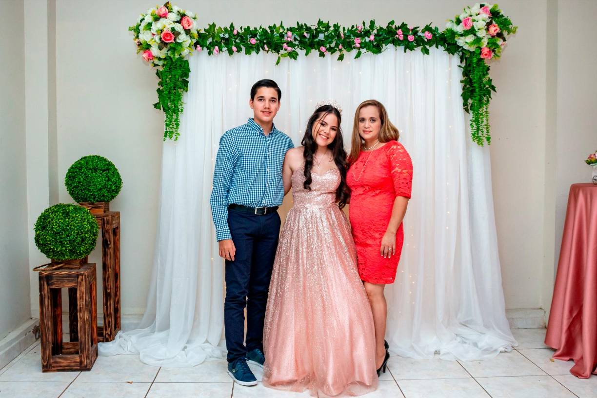 Julio Clavasquín, Andrea y Bessy Carolina Lanza