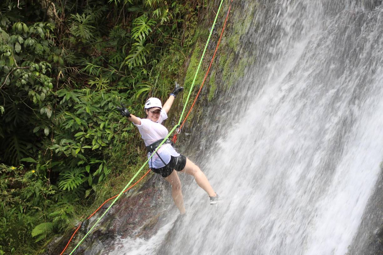 La cascada La Lluvia se ubica en el municipio de La Iguala a una media hora de Gracias. Es ideal para practicar deportes de aventura.