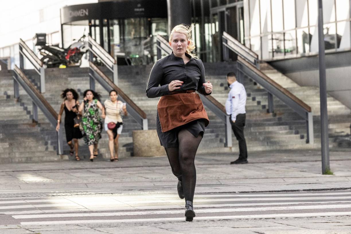 En el ataque, el asaltante utilizó un fusil, una pistola y un cuchillo, según la policía, que indicó que no tenía permiso para portar armas. 