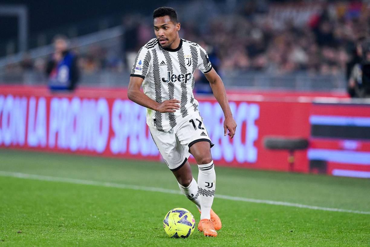 Alex Sandro continuará una temporada más en la Juventus de Turín, a pesar de que el equipo italiano está viviendo una revolución tras la difícil situación económica y el hecho de que la próxima temporada no jugará competiciones europeas.