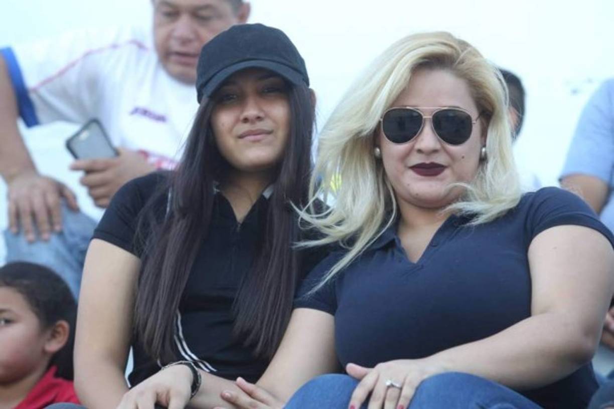 En Siguatepeque, ellas llegaron a ver el duelo entre Real de Minas y Olimpia.