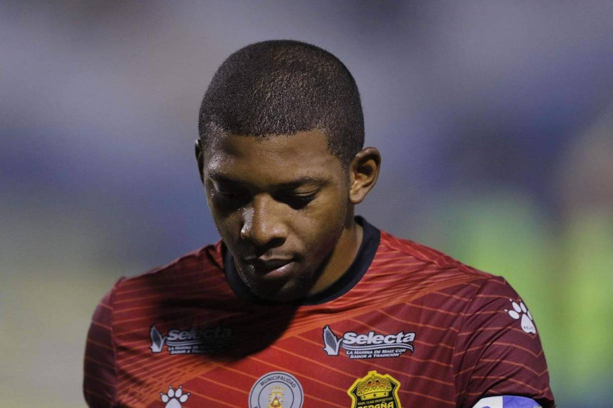 La tristeza de ‘Buba‘ López era evidente en su rostro. La derrota pegó fuerte al Real España.