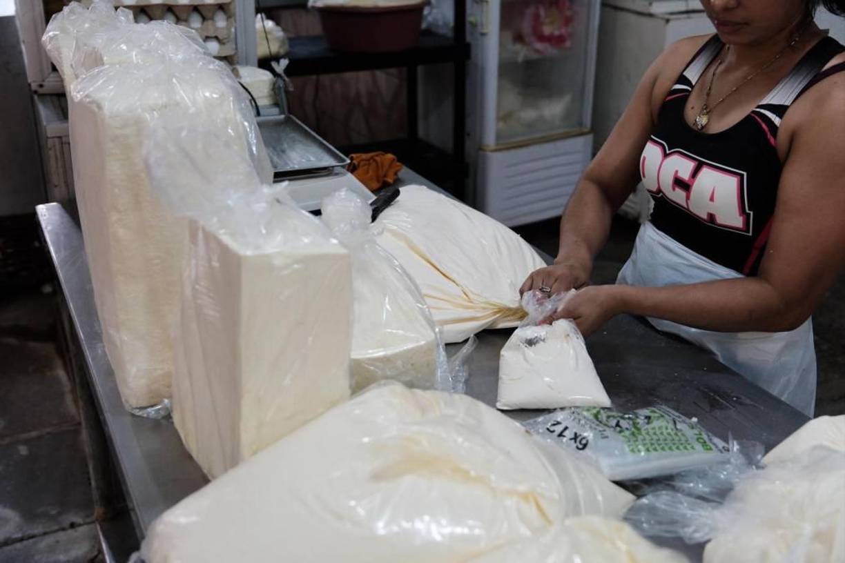 Los lácteos se encuentran estables. El queso crema y con chile está en L45 la libra. El queso frijolero está en L53, el semiseco está en L65 y el especial en L80.