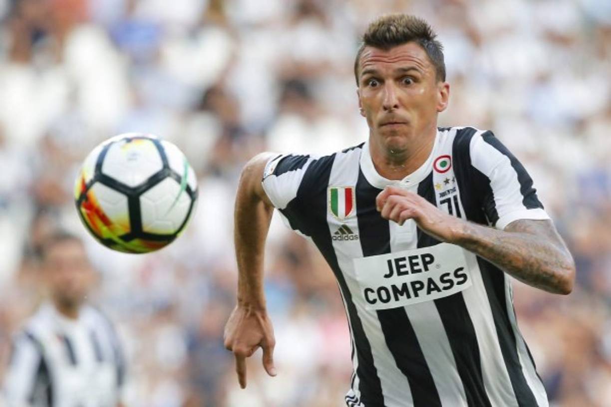 Según Calciomercato, Mario Mandzukic rechazó fichar por el Manchester United este verano. El delantero croata, al que Mourinho prometió una subida importante de salario, decidió quedarse en a Juventus tras reunirse con Allegri después del Mundial.