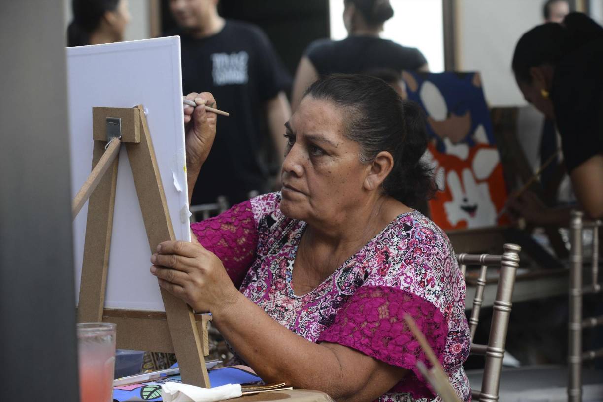 Pintura y diversión se fusionan en una amena tarde