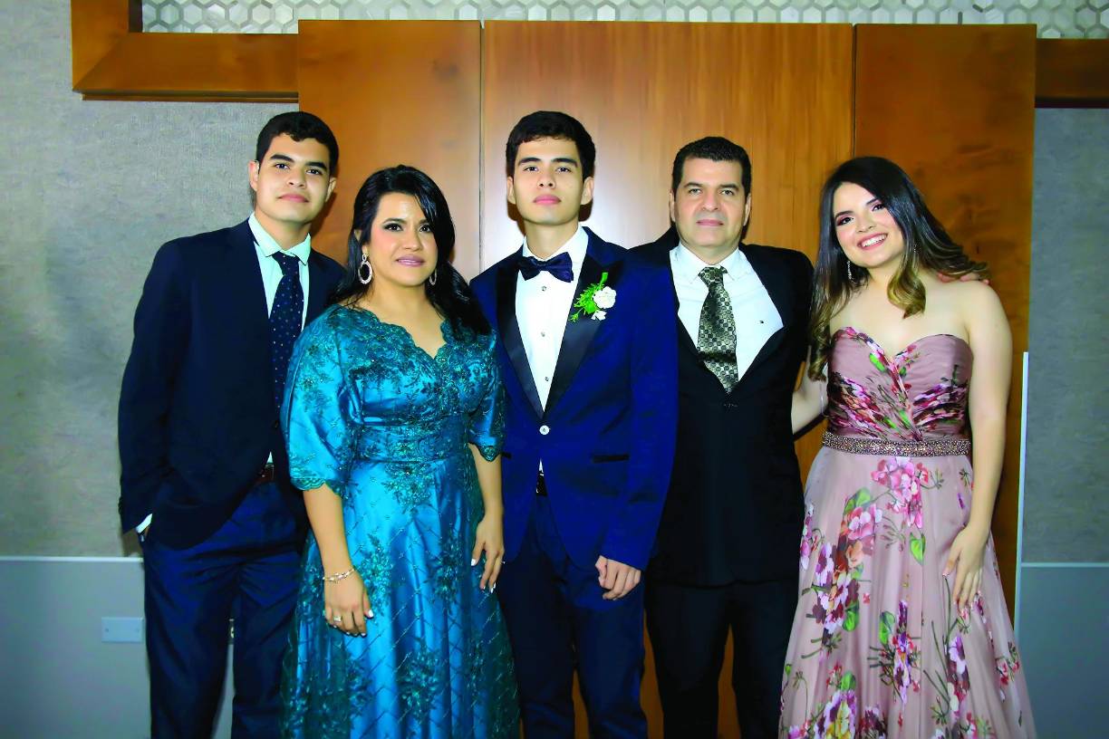 Claudio Sabillón, Rocío Sabillón, Diego Sabillón, Dennis Sabillón y Fabiana Sabillón