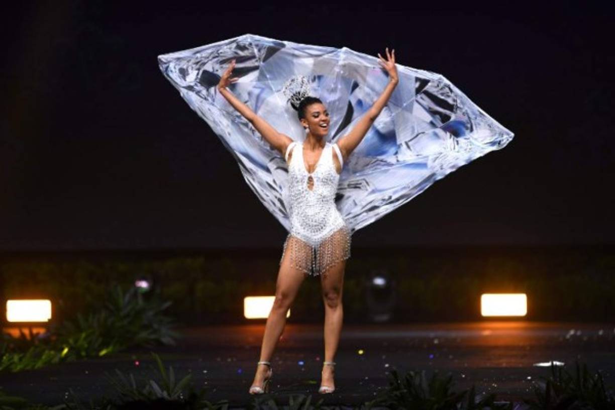 Selma Kamanya, Miss Namibia 2018 poses on stage during the 2018 Miss Universe national costume presentation in Chonburi province on December 10, 2018. (Photo by Lillian SUWANRUMPHA / AFP)