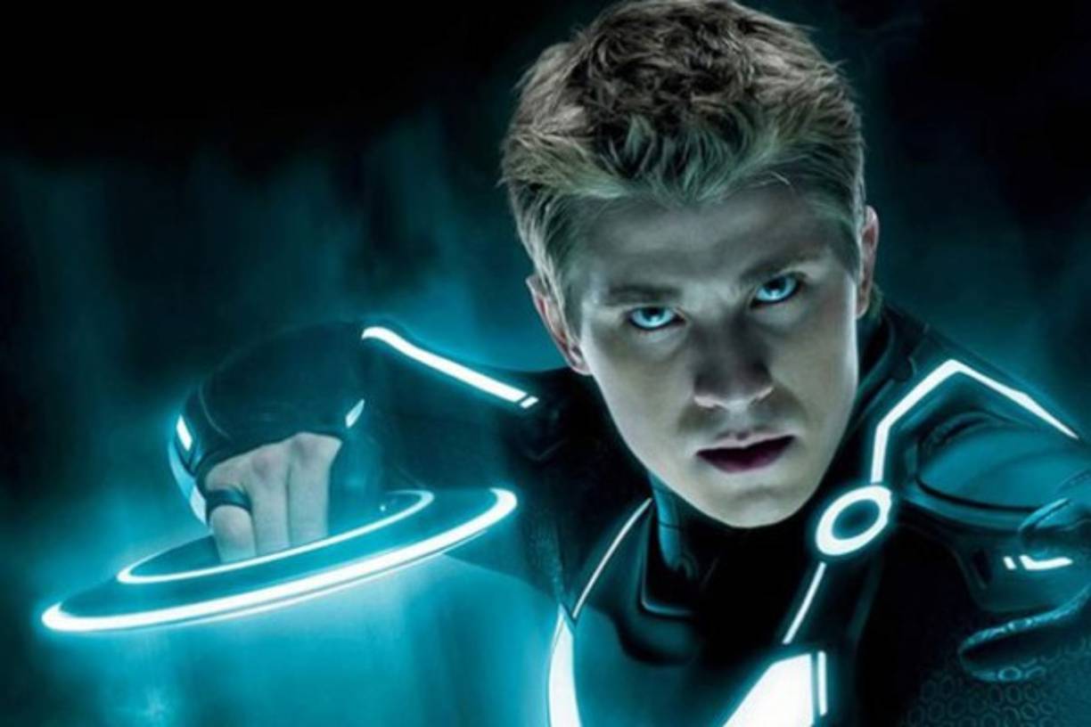 En 2008 fue elegido para el papel de Sam Flynn, hijo de Kevin Flynn (Jeff Bridges) en la secuela de Tron, llamada Tron Legacy y estrenada en 2010.
