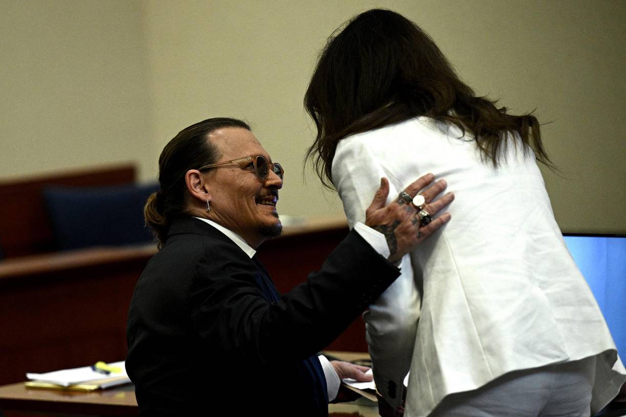 Por ejemplo, en la plataforma TikTok, el hashtag #justiceforjohnnydepp recibió más de 19.000 millones de reproducciones durante las seis semanas que se desarrolló el juicio.En declaraciones a The Guardian, Persephone Bridgman Baker, socia de Carter-Ruck, especialista en difamación, sugirió que el jurado simplemente creyó el caso de Depp.