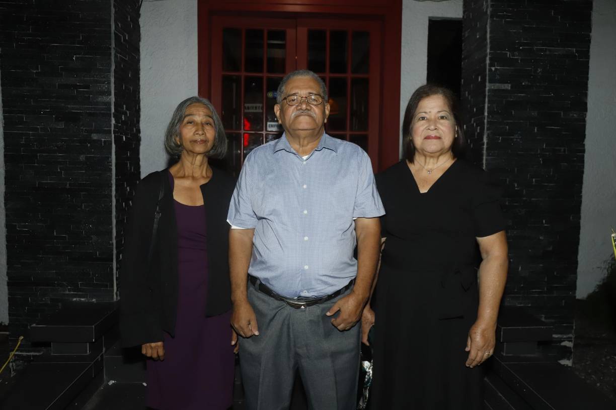 María Dolores Garmendia, Mario Chavarría y Ana María Guevara