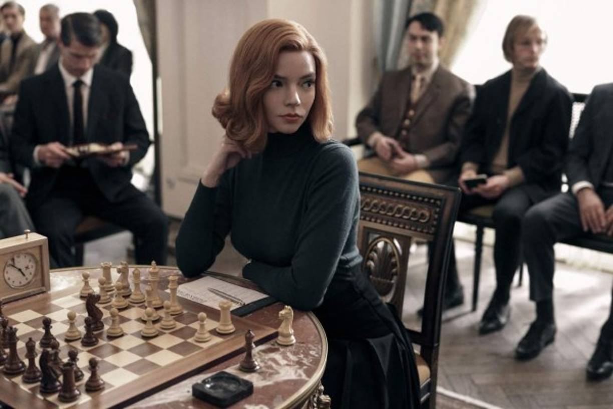 'The Queen’s Gambit', 23 de octubre en Netflix.<br/>Thriller psicológico protagonizado por Anya Taylor-Joy ('Múltiple', 'Los nuevos mutantes') quien da vida a una joven huérfana con adicción a los tranquilizantes -proporcionados, a modo de sedantes, por las autoridades a los niños de su orfanato- que desarrolla un extraordinario talento para el ajedrez, en un mundo dominado por hombres.
