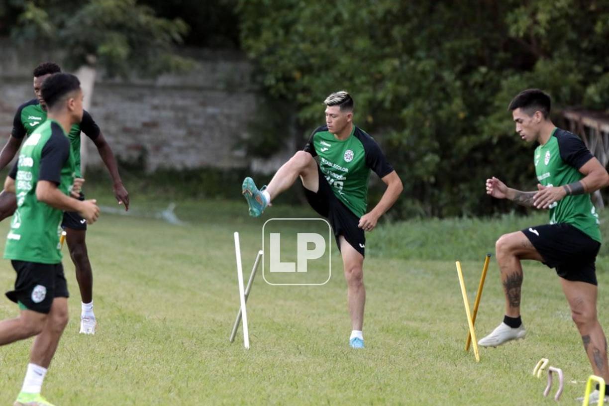 Francisco Martínez se considera “un animal en la media cancha”. “Me caracterizo por bastante marca y entrega, los partidos suelen durar hasta más de 90 minutos y tengo bastante energía. Me costará lo físico ahora porque mis compañeros están a tono, pero trabaje para igualar eso”, dijo en su presentación.