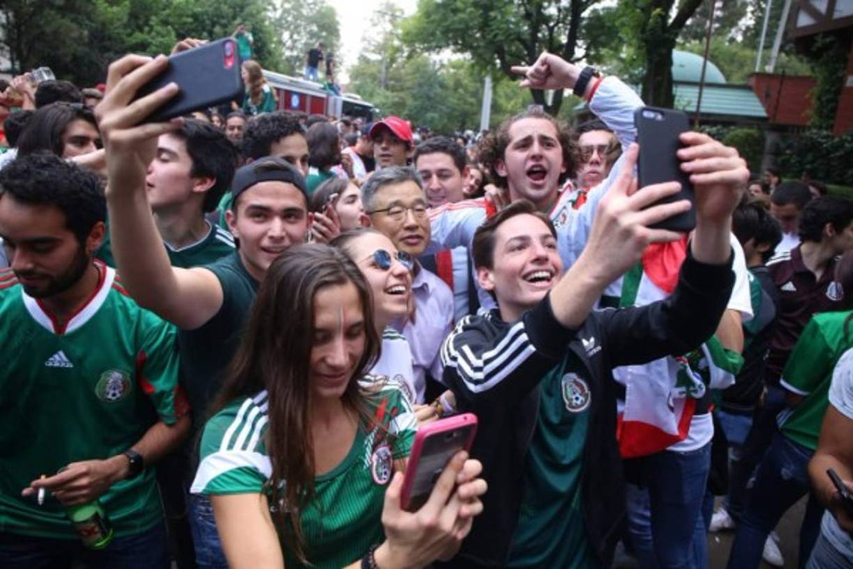 Los mexicanos festejaron con todo la clasificación.