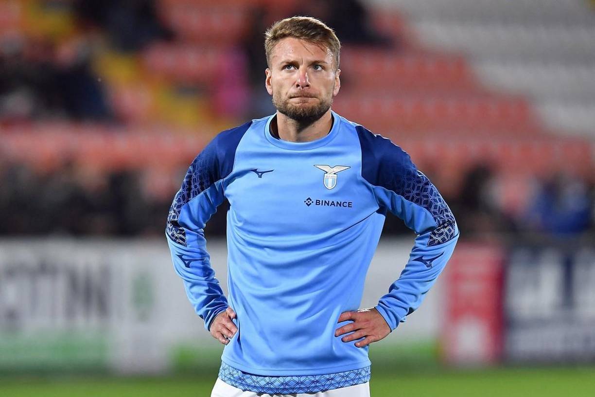 Ciro Immobile sufrió en Roma un accidente de coche, en el que viajaba con sus dos hijas, al colisionar con un tranvía que se habría saltado un semáforo en rojo.