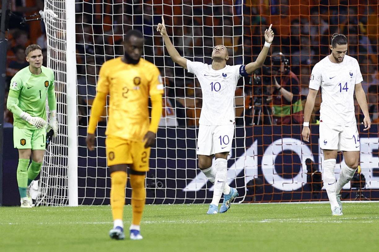 Kylian Mbappé superó al legendario Michel Platini como cuarto mayor goleador de la historia de la selección francesa de fútbol con su doblete ante Países Bajos. Llegó a 42 goles y dejó en 41 a la leyenda gala.