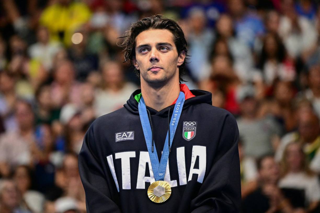 Thomas Ceccon sigue siendo noticia y con esto se vuelve a viralizar su imágen en las redes sociales, donde ha cautivado a más de alguna.