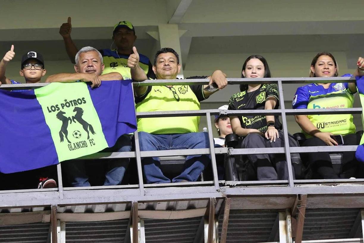 El presidente del Olancho FC, Samuel García, estuvo presente en el palco del Nacional.