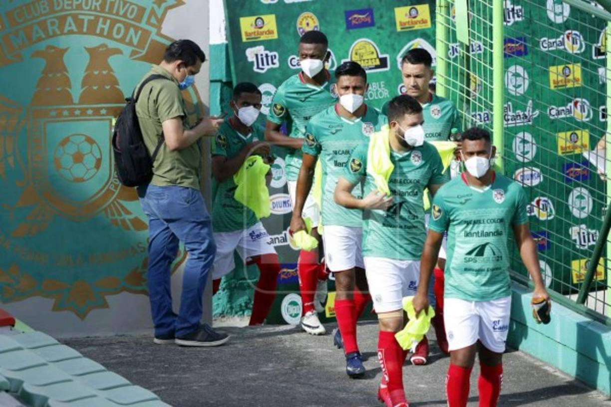 Los jugadores suplentes del Marathón se sentaron en el sector de silla.