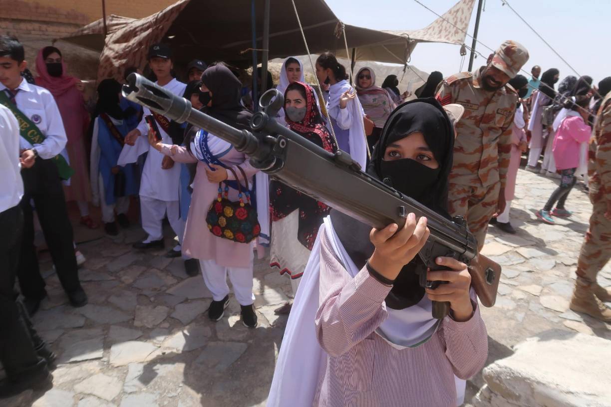 Hoy 6 de septiembre es un día muy patriótico para los paquistaníes y es cuando el Ejército de Pakistán muestra el armamento paquistaníe al público en general.