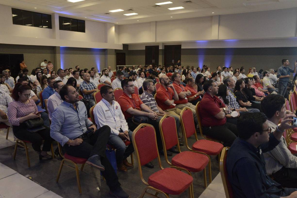 La feria comenzó este miércoles, 08 de marzo, con la inscripción y llegada de los expositores a las 4:30 pm y a las 7:00 pm inició la primera conferencia magistral denominada “Integrated Water Resource Management” (Gestión Integrada de los Recursos Hídricos).