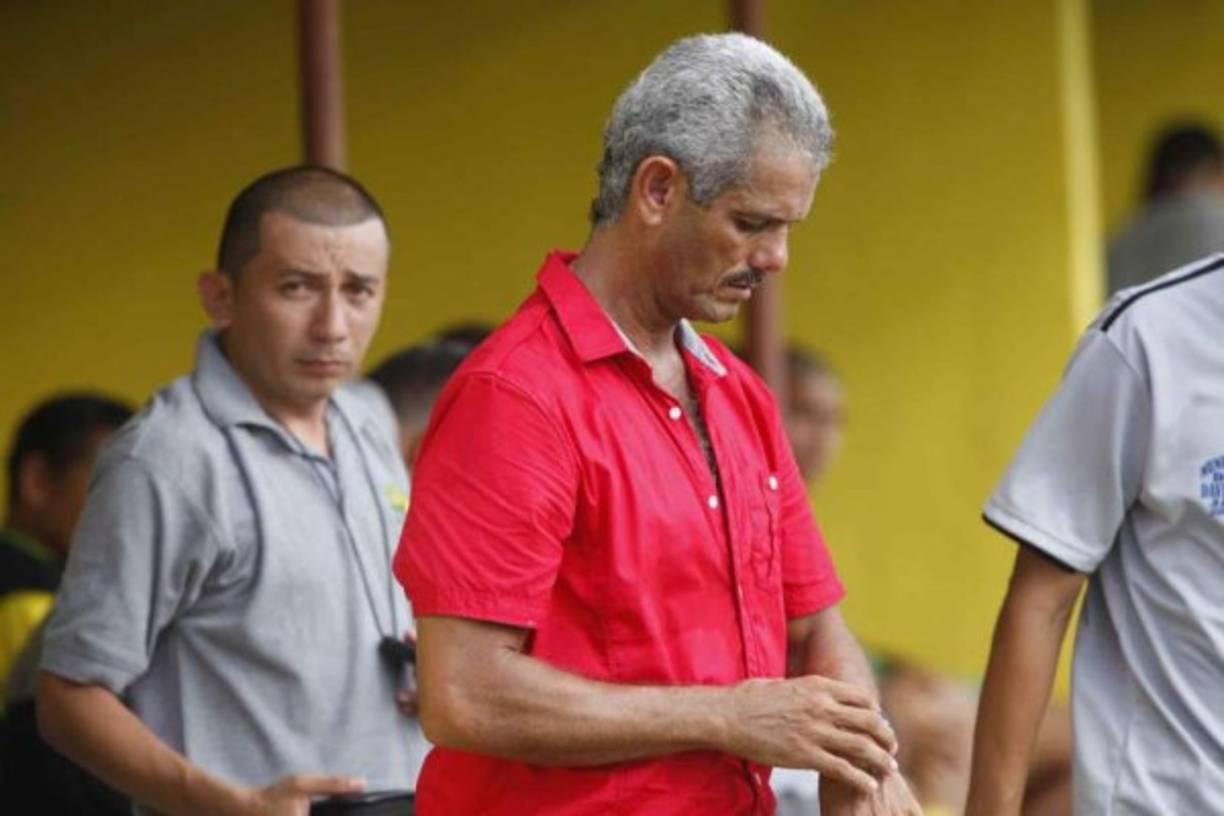Luis Enrique 'Gavilán' Cálix: Radica en Miami y trabaja con una escuela.