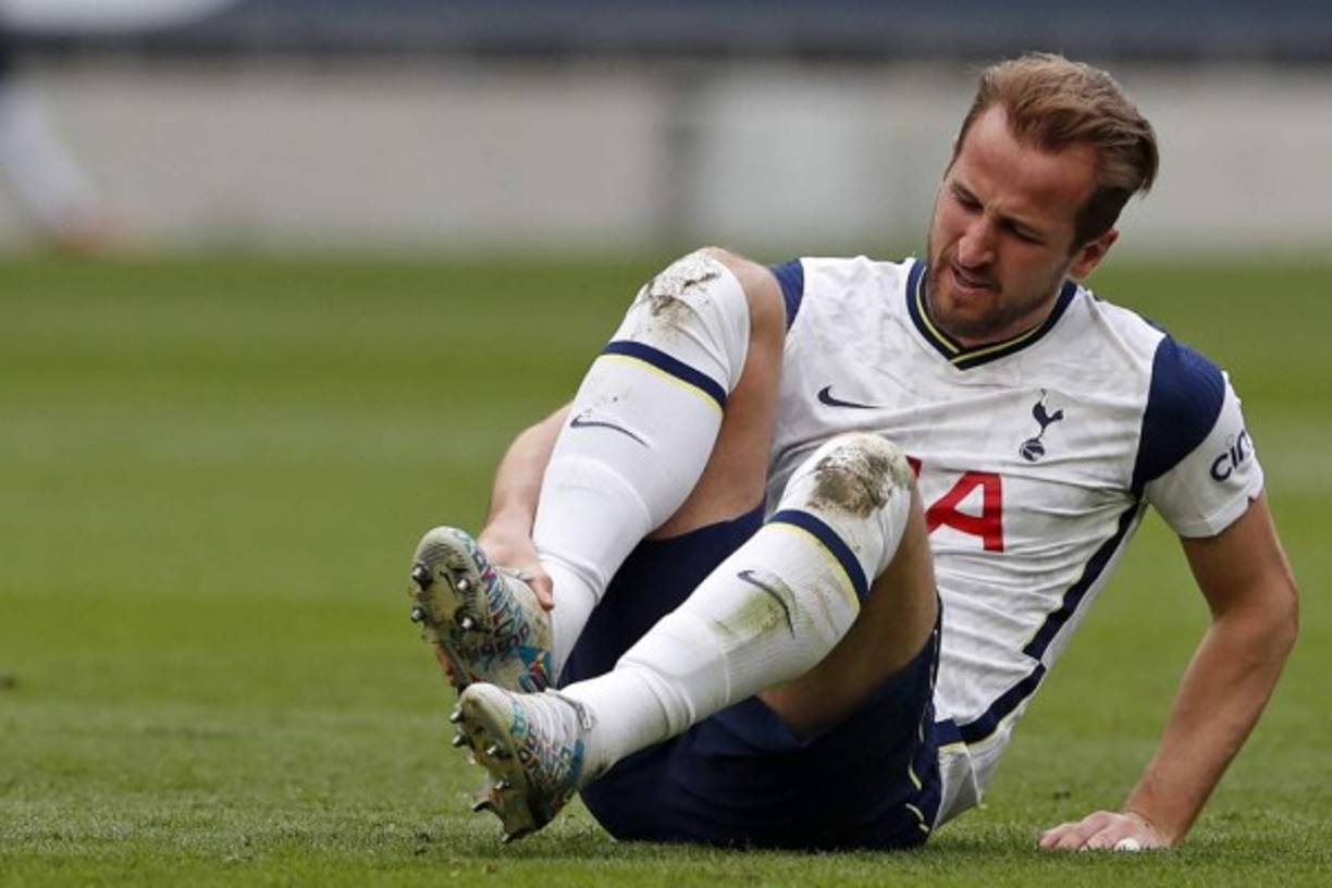 Harry Kane: En información que brinda Sky Sports, señalan que el delantero inglés le ha informado al Tottenham que quiere marcharse al término de la presente temporada. Clubes como Manchester City y Manchester United estarían interesados en ficharle para la próxima campaña. Foto AFP.