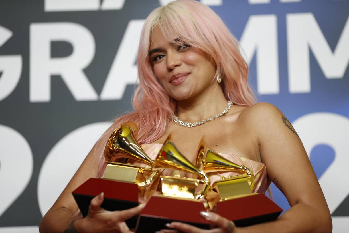 ¿Quién actuará en los Premios Billboard 2023? en la ceremonia participarán los cantantes latinoamericanos más populares del momento, junto a tres artistas estadounidenses, dos grupos musicales coreanos y un cantante canadiense. Entre ellos, Karol G, que viene de recibir tres premios en los Latin Grammy; las cantantes norteamericanas, Mariah Carey y Bebe Rexh; el grupo femenino surcoreano, New Jeans y el masculino, Stray Kids.