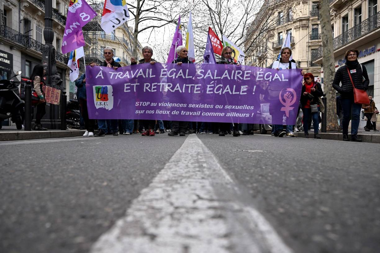 “Al ritmo actual, ONU <b>Mujer</b> prevé que se necesitarán 300 años” para alcanzar la igualdad entre hombres y mujeres, agregó, tras recordar la situación en Afganistán, donde las mujeres y las niñas han sido “borradas de la vida pública” desde el retorno al poder de los talibanes en agosto de 2021.