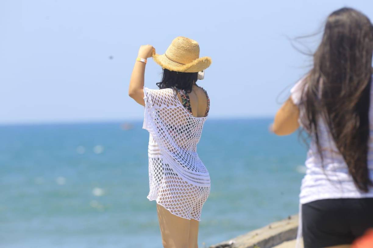 FOTOS: Bellas chicas en traje de baño deslumbran en las playas de Honduras