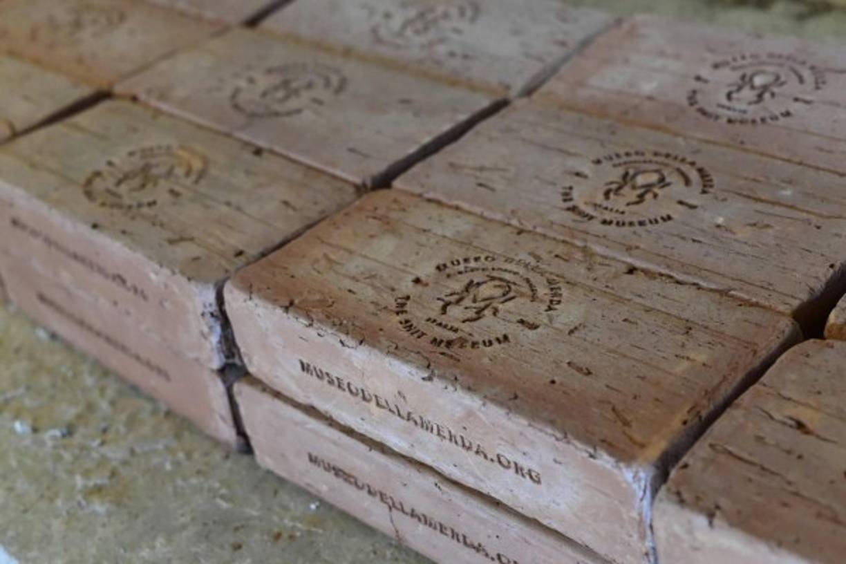 Ladrillos de merdacotta, tan resistentes como los elaborados a base de arcilla.