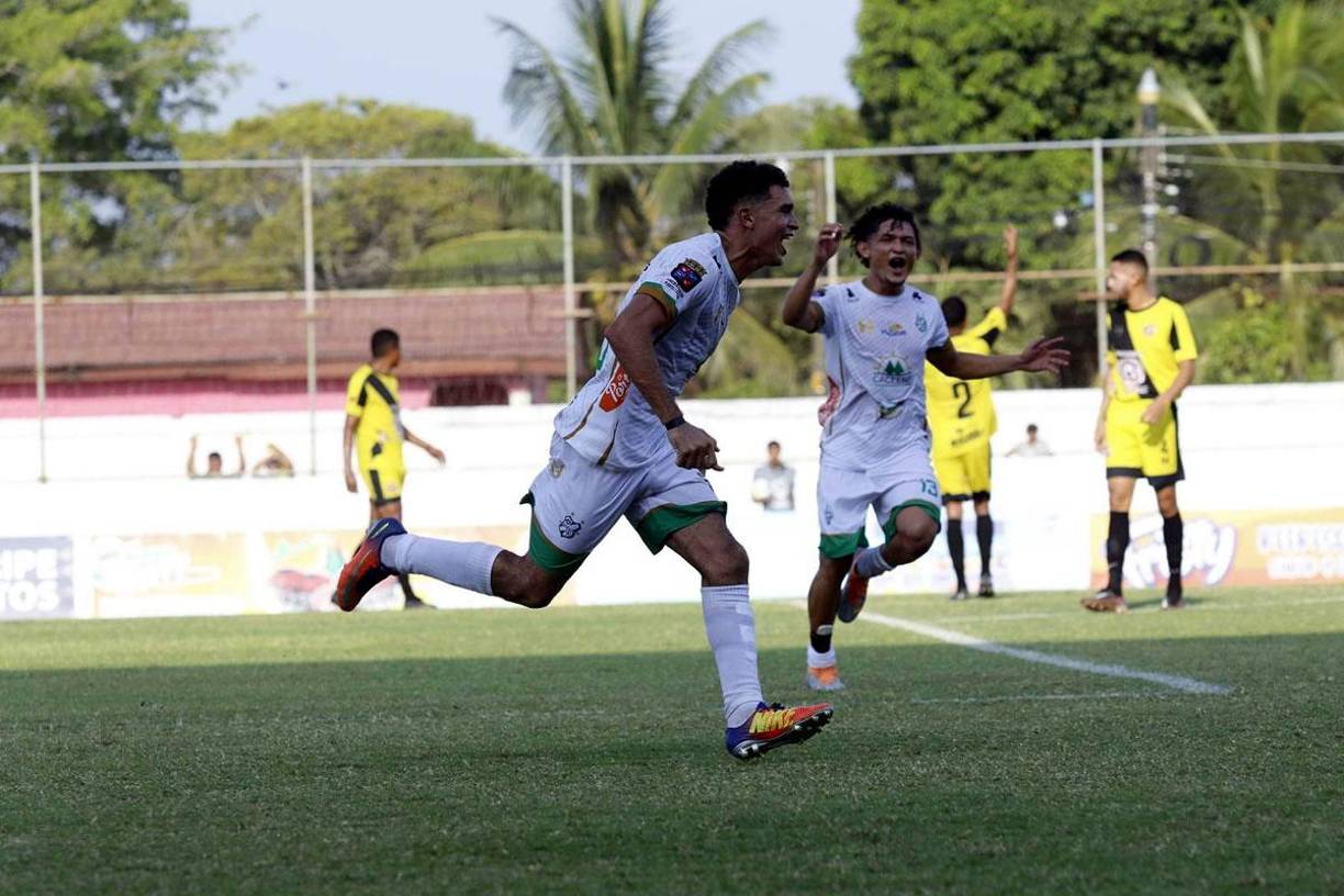Erick Gio Puerto entró de cambio y marcó el 2-1 del Platense.