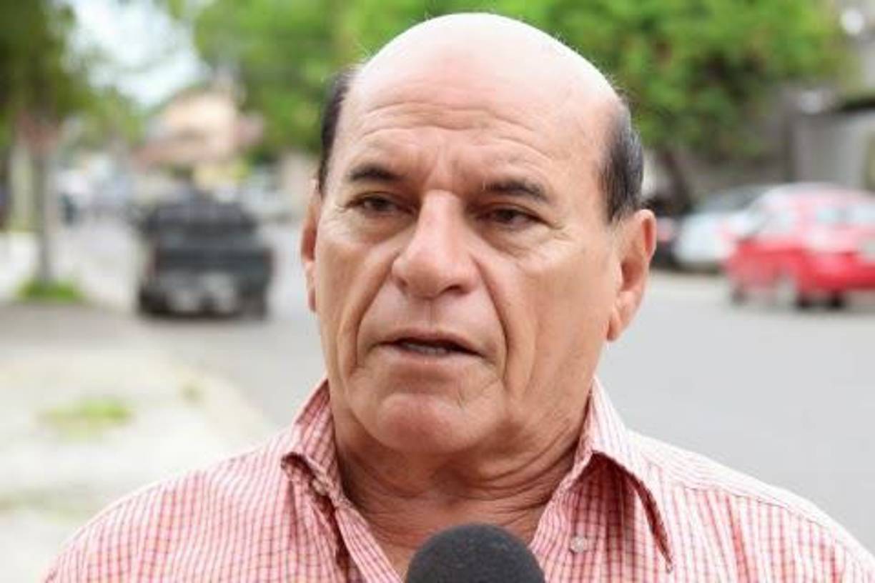 <b>Carlos José Andonie Castellanos (69) - Empresario del transporte</b>Fue atacado el 10 de marzo de 2015 por un sicario que se bajó de motocicleta y le disparó cuando estaba en una taller de mecánica en el barrio Paz Barahona. Era presidente de la Asociación de Motoristas Profesionales de Honduras. Emprendió grandes luchas por el sector transporte para que recibiera beneficios. Era de los primeros en salir a la palestra cuando algún empleado del rubro era asesinado por el mal llamado “impuesto de guerra”. La Policía sospechó que lo habían asesinado por extorsión, pero después no volvieron a existir avances.