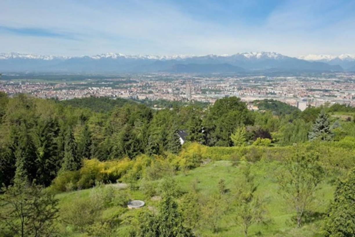 La casa que ha reservado Cristiano Ronaldo es una espectacular villa situada en Strada San Vito Revigliasco, en plena colina de Turín, una de las zonas más exclusivas de la ciudad en la que viven muchos futbolistas y el que sería su nuevo presidente, Andrea Agnelli.