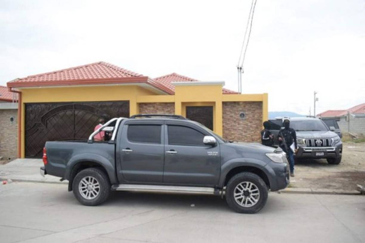 Eny Vega, portavoz de la Fuerza de Seguridad Interinstitucional Nacional (Fusina), expliócó que para tener un vehículo blindado en el país hay que tener un permiso.