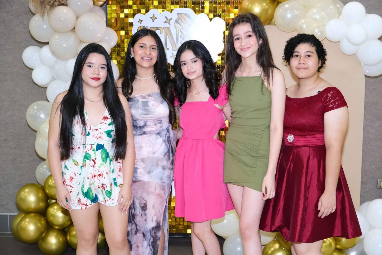 Bryhana Sabillón, Grace Zerón, Mónica Orellana, Sandra Márquez y Amanda Oviedo