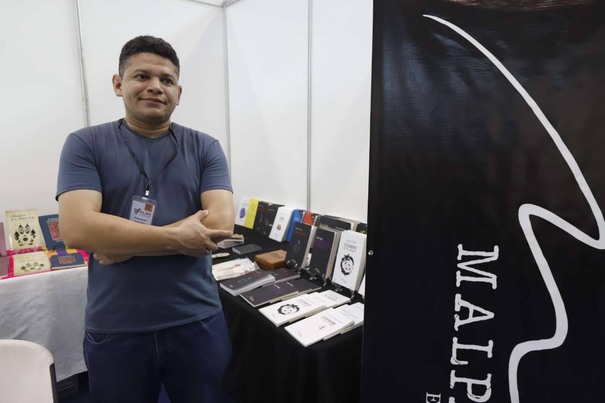 El escritor Carlos Suazo cuenta con una Editorial llamada Malpaso, en donde hay piezas artísticas de diferentes autores nacionales. 