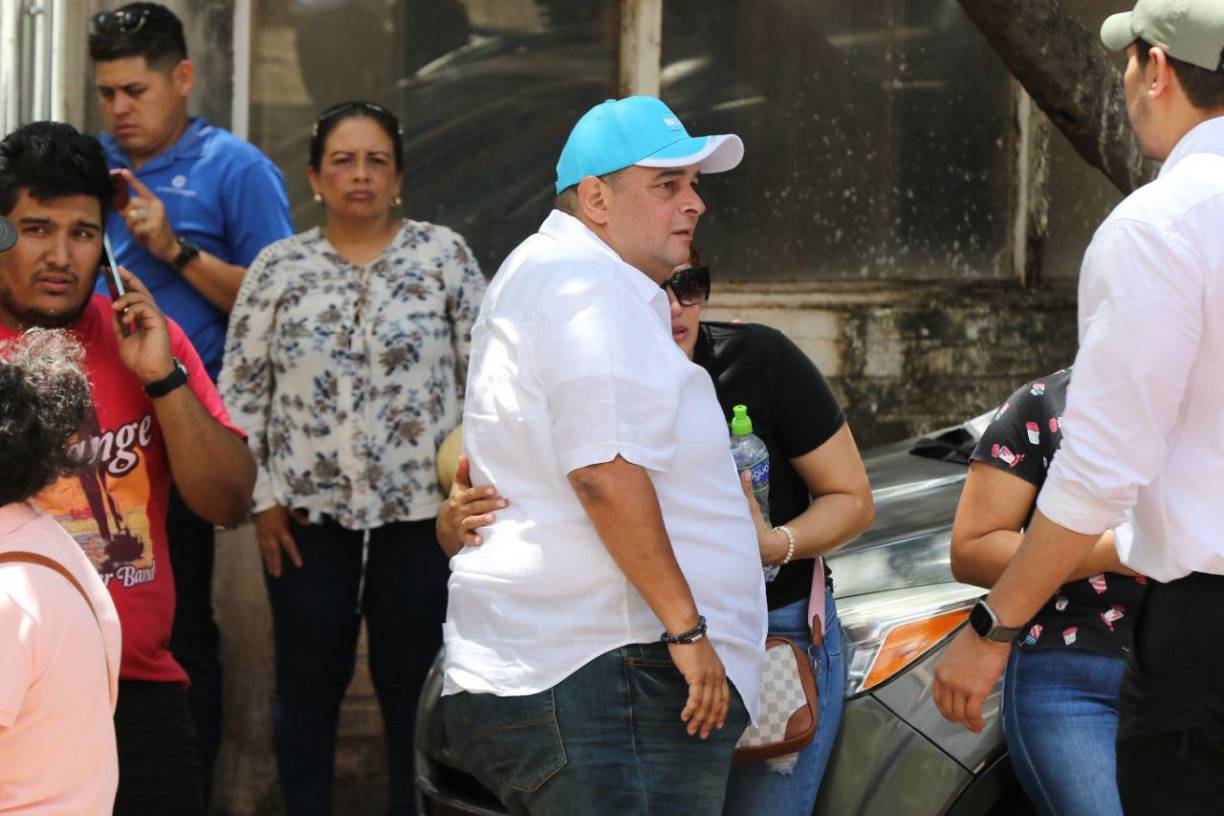 Según relataron algunos testigos, el bus presentó fallas en sus frenos e impactó contra varios vehículos.