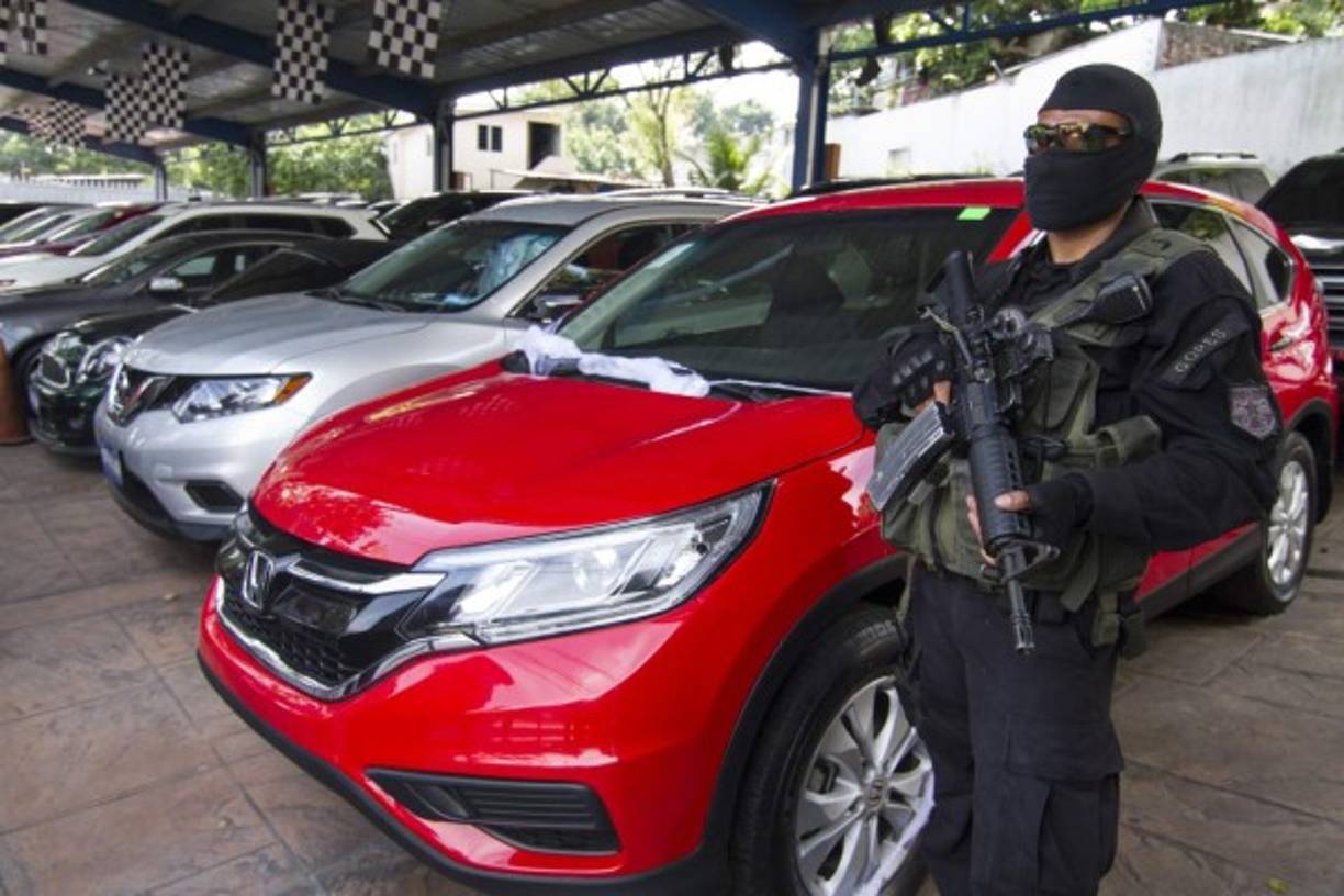 Las autoridades también allanaron un negocio de venta de autos propiedad del primo del exmandatario Herbert Saca.