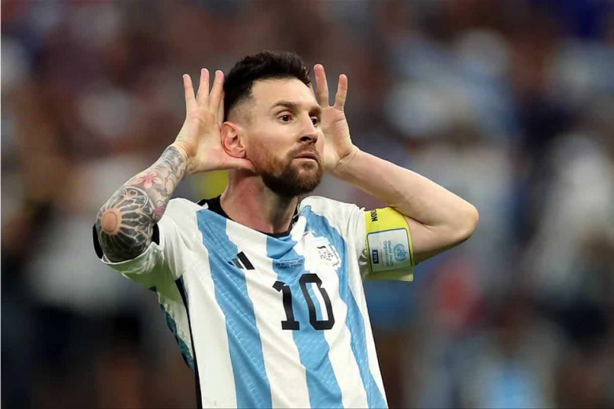 Messi se molestó por unas declaraciones de Van Gaal, quien dejó entrever que existía un “punto débil” que podría aprovechar: “(Messi) No juega mucho con el rival cuando tiene la posesión del balón. Ahí es también donde están nuestras posibilidades”.