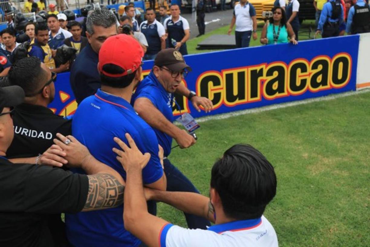 Secuencia de la bronca de Diego Vázquez y Osman Madrid que acabó en golpes.