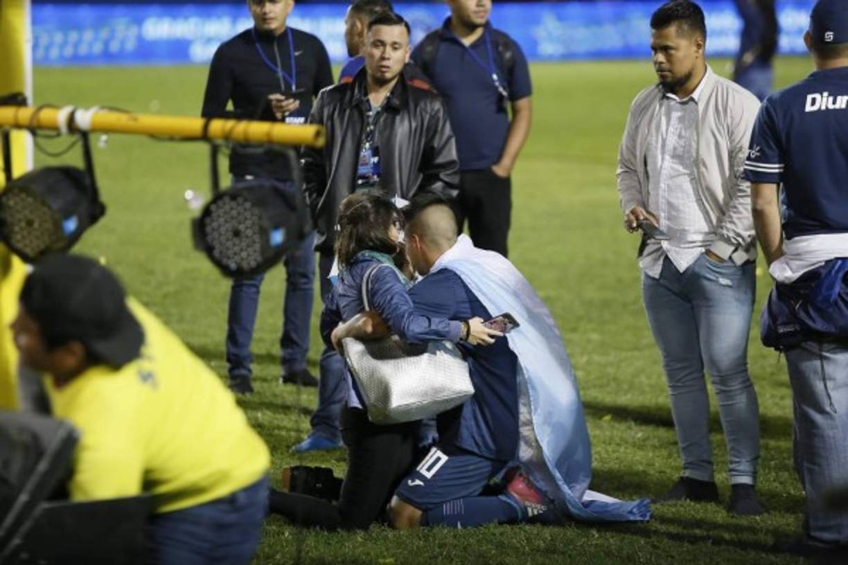El argentino Matias Galvaliz celebrando con su familia.<br/>