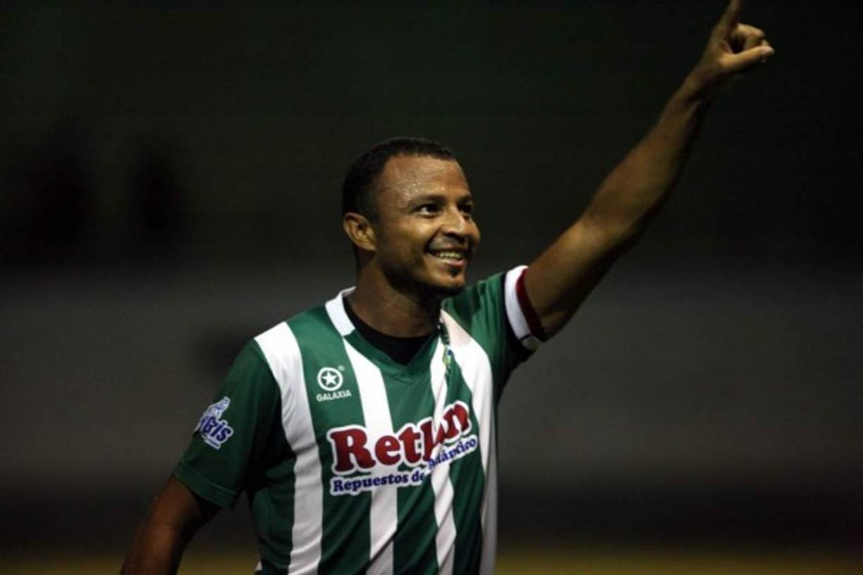 Carlos Ovidio Lanza marcó el gol del Juticalpa ante Platense.