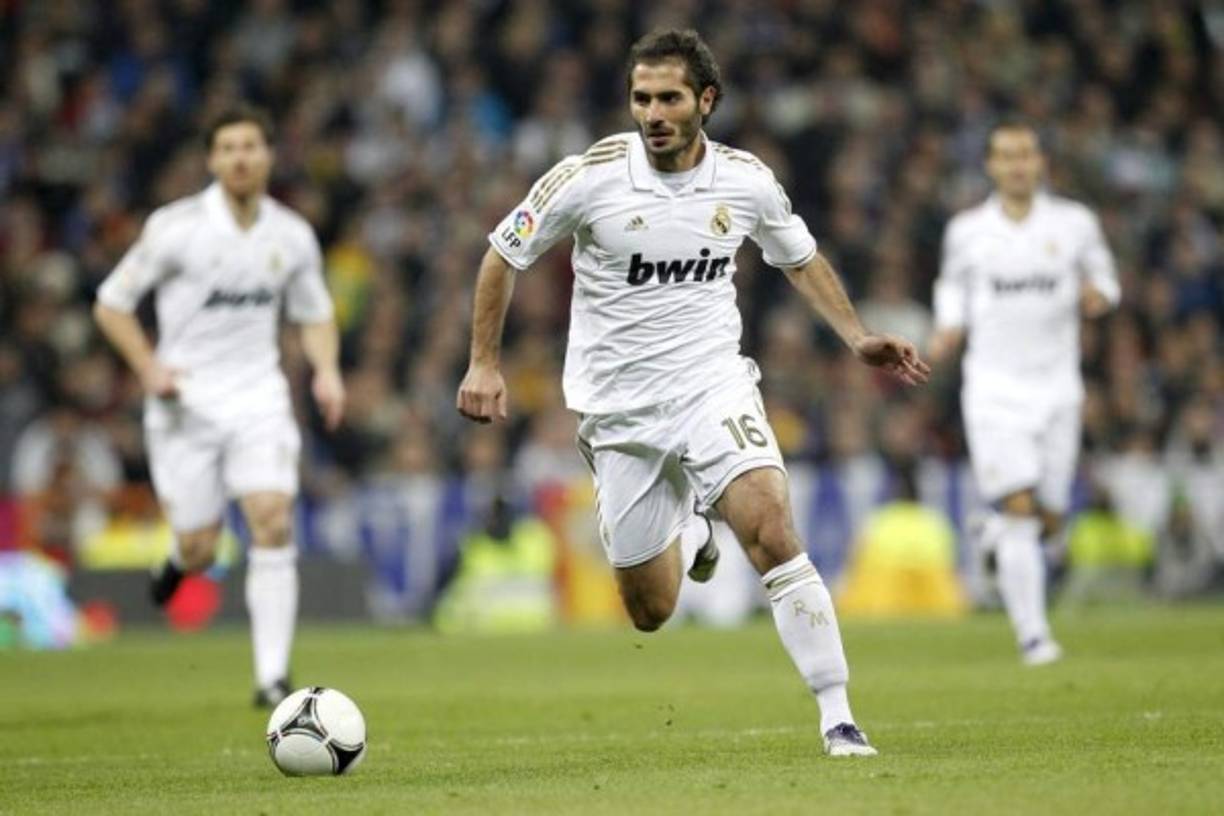 Hamit Altintop. Fue fichado gratis en 2011. Destacó por su polivalencia, que le permite jugar en distintas posiciones, pero en el Madrid apenas contó para Mou. El turco sólo pudo disputar 5 partidos antes de ser traspasado al Galatasaray en 2012.
