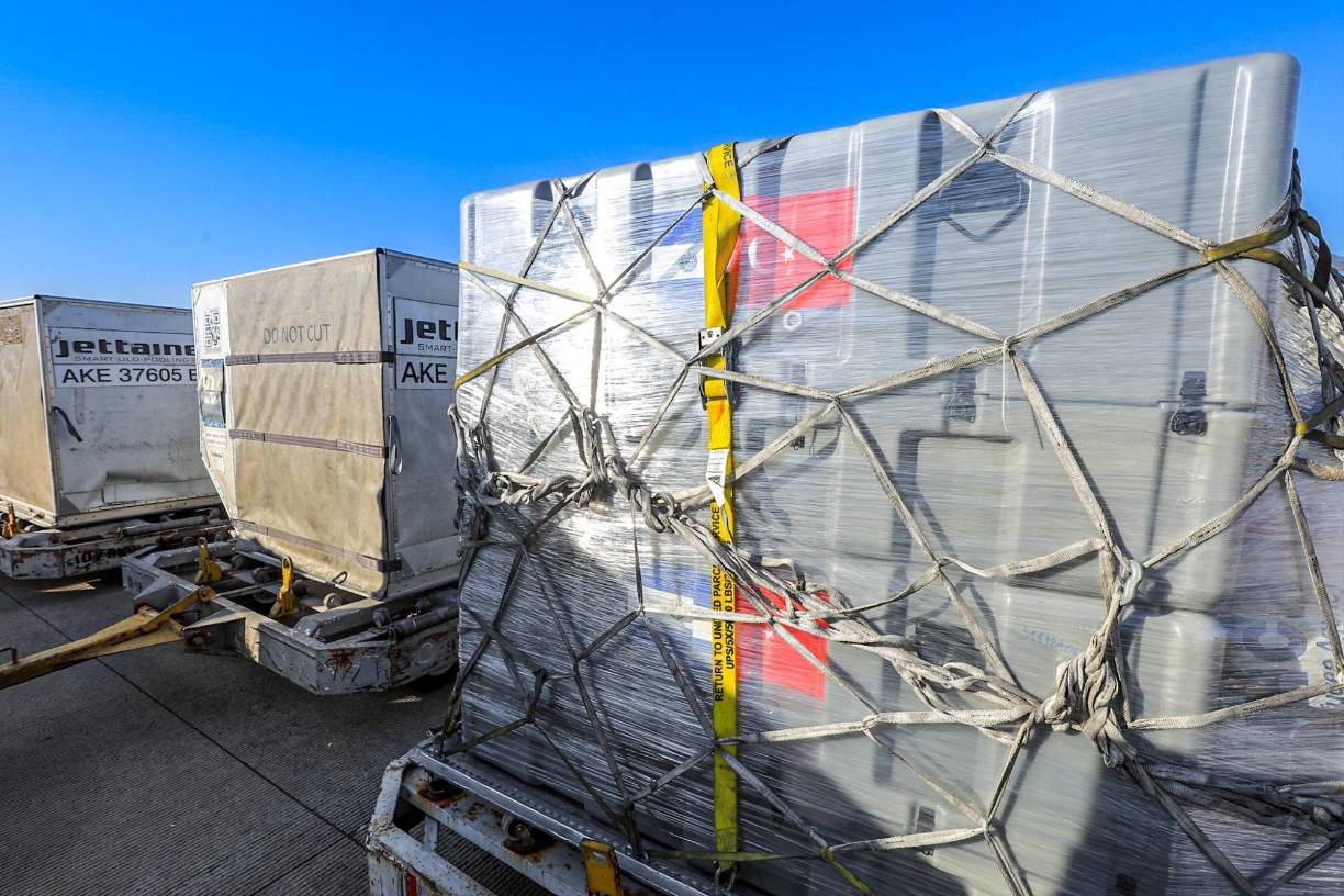 Agregó que también se envían medicamentos y agua.